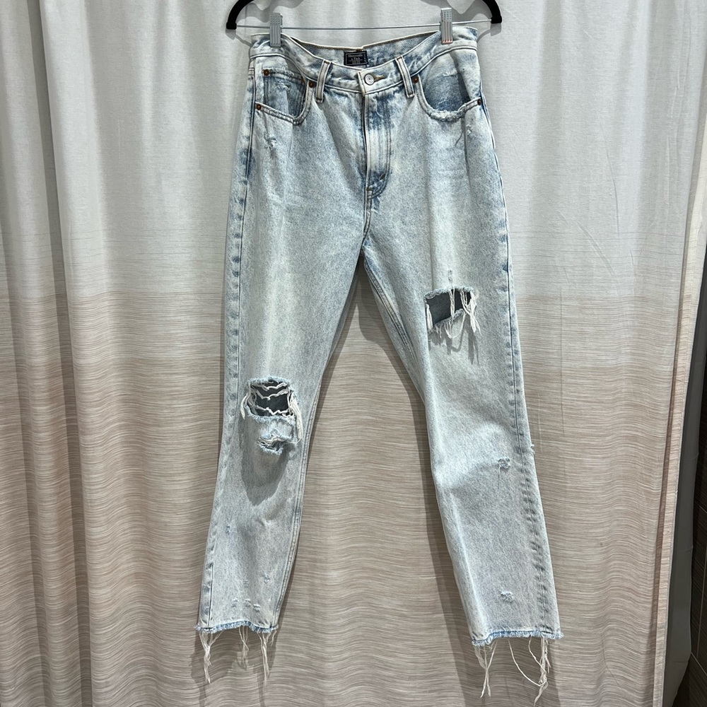 Abercrombie & Fitch High Rise Mom Jeans